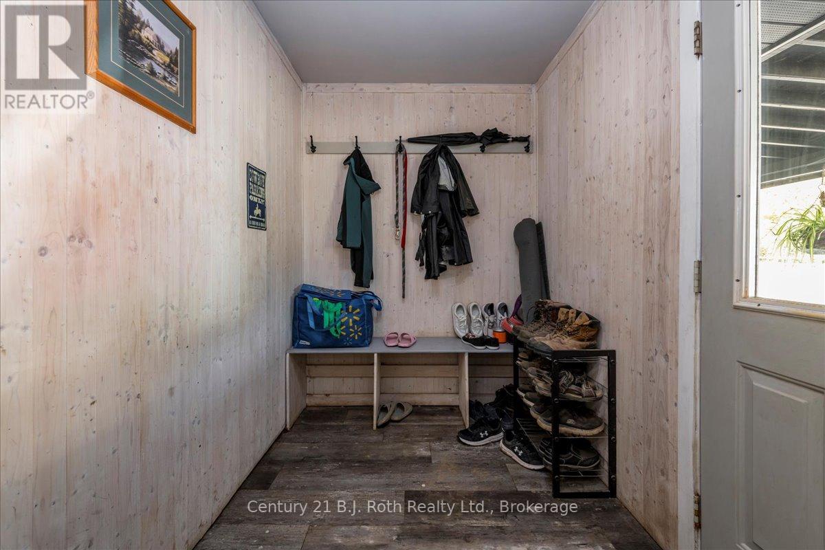 2286 Flos 10 Road, Springwater, Ontario  L0L 1P0 - Photo 8 - S12855224