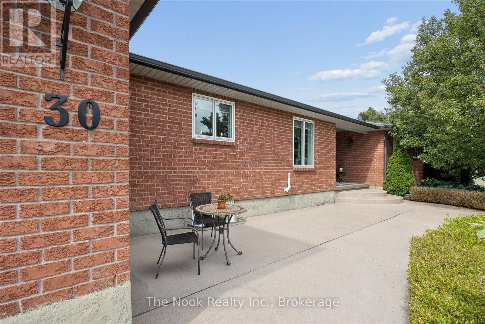 30 Potters Lane, Clarington, Ontario  L0B 1J0 - Photo 3 - E13712822