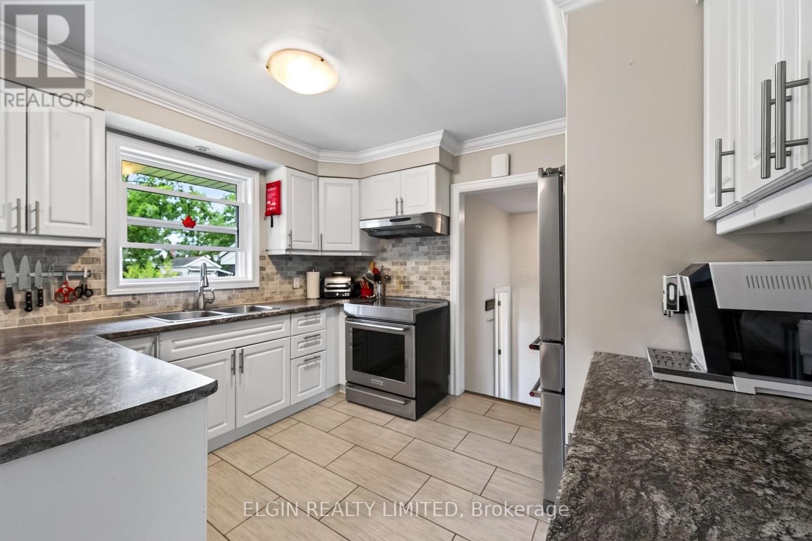 26 Queen Street, Strathroy-Caradoc, Ontario  N7G 2H7 - Photo 13 - X13712834