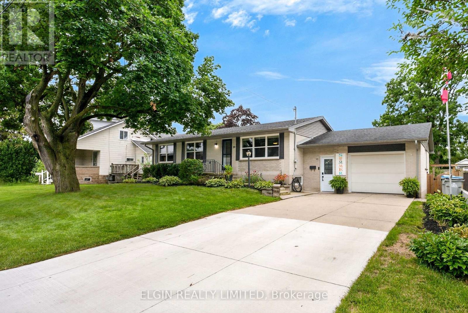 26 Queen Street, Strathroy-Caradoc, Ontario  N7G 2H7 - Photo 2 - X13712834