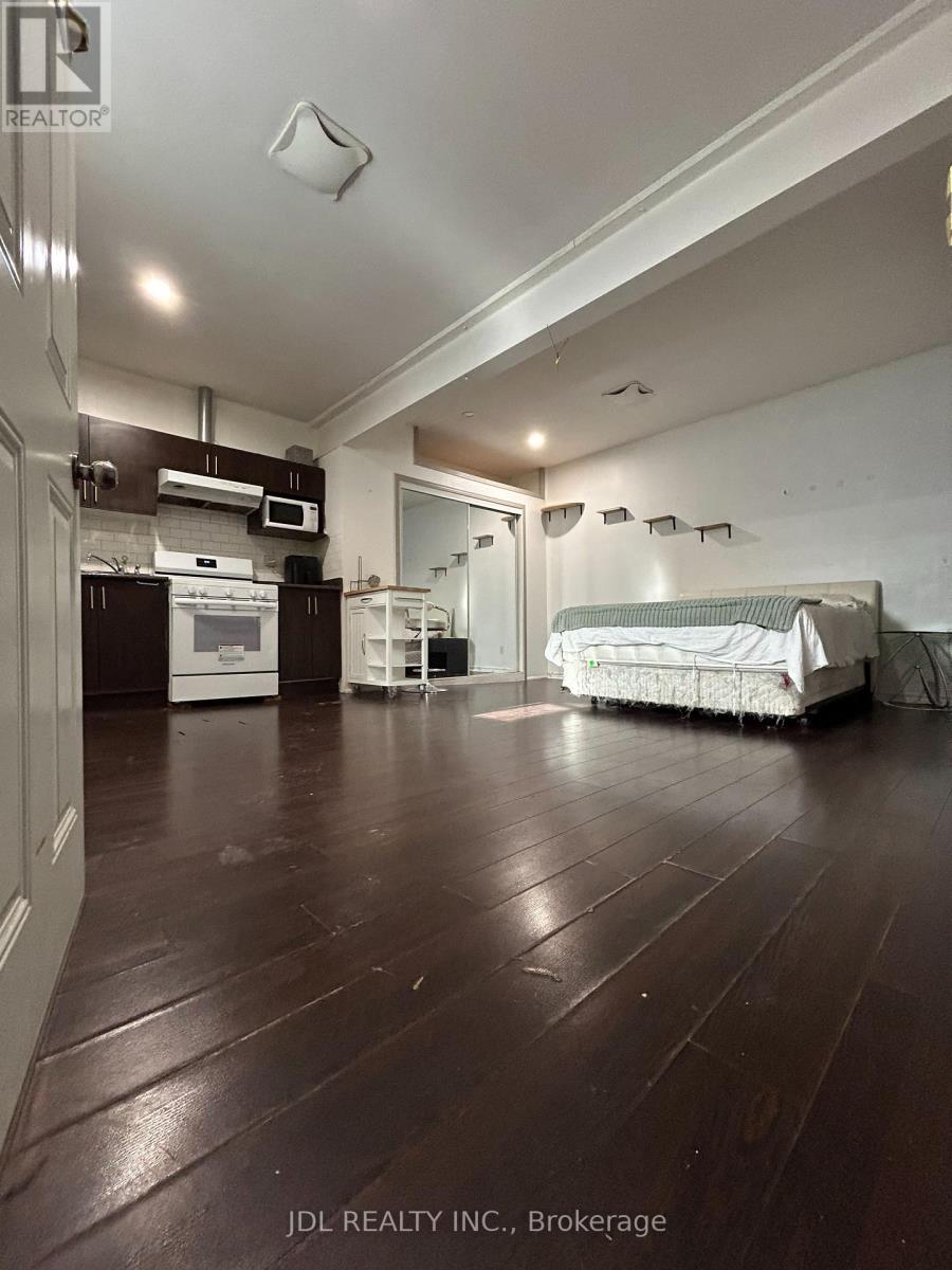 STUDIO - 128 DENISON AVE AVENUE, Toronto, Ontario
