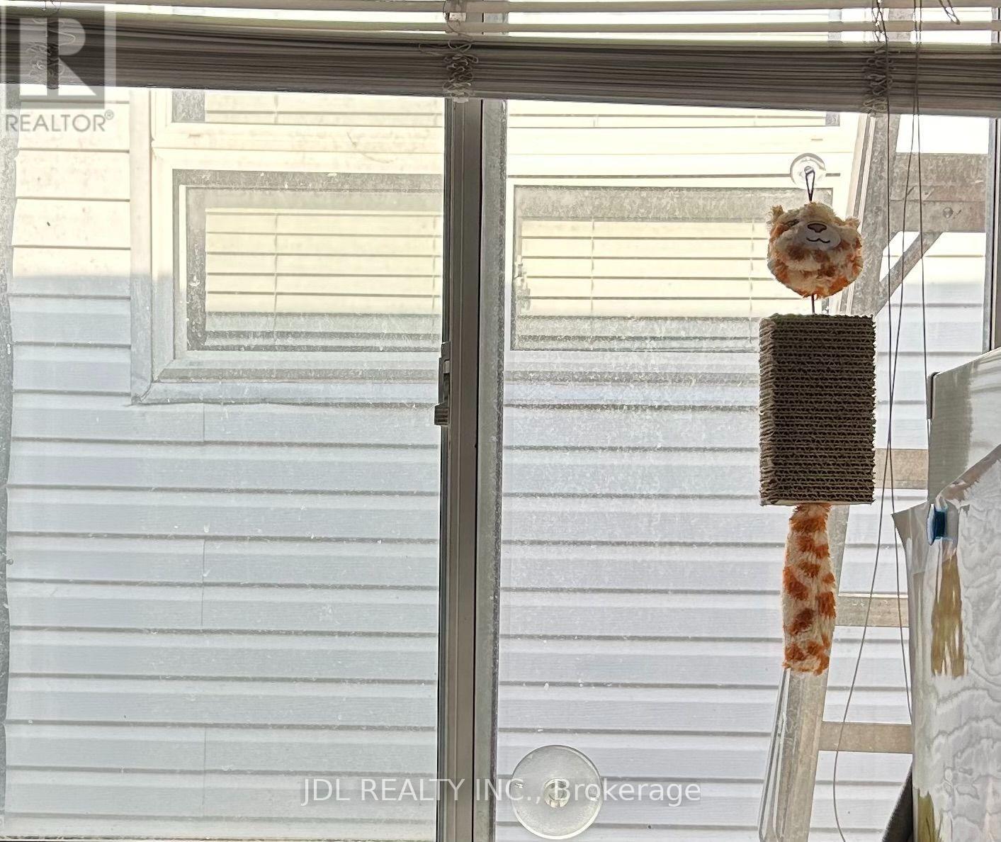 Studio - 128 Denison Ave Avenue, Toronto, Ontario  M5T 2N3 - Photo 2 - C13712800