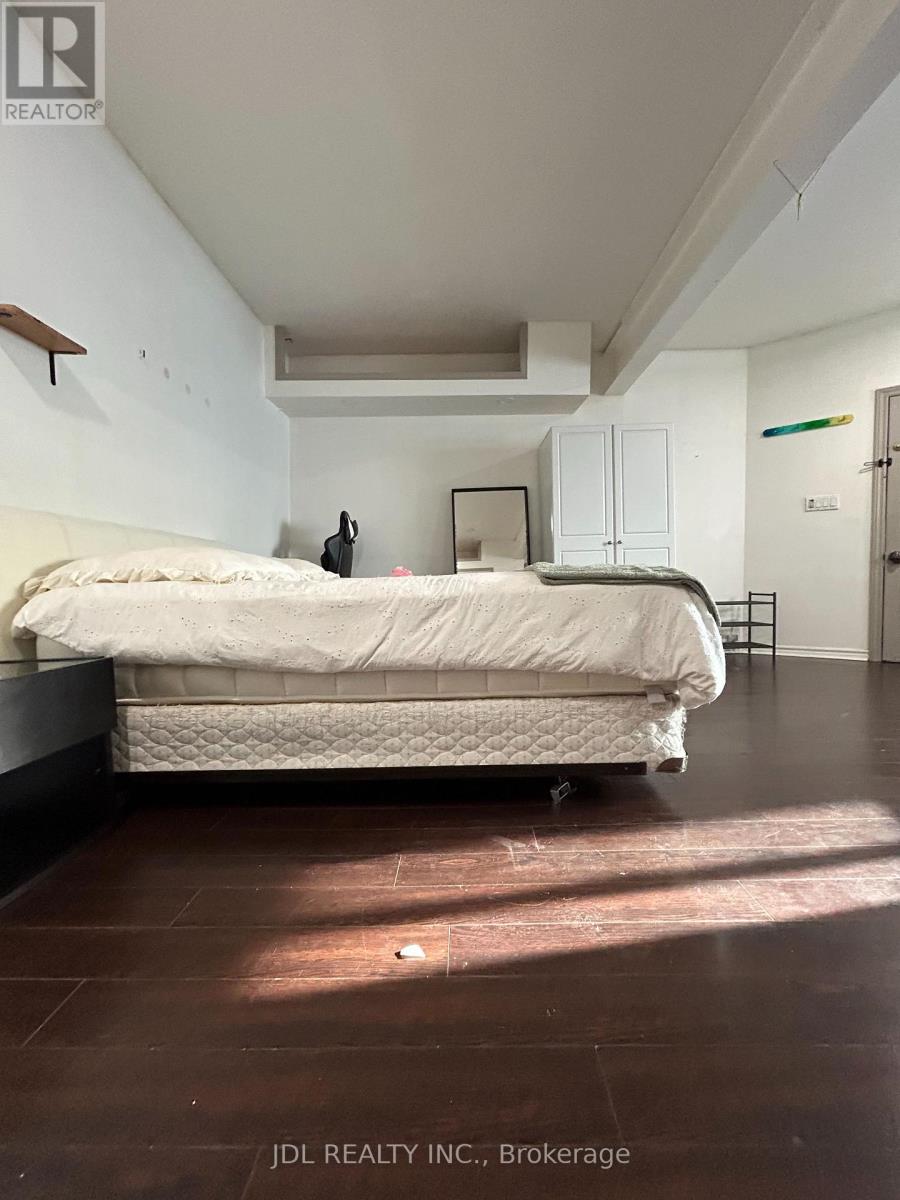 Studio - 128 Denison Ave Avenue, Toronto, Ontario  M5T 2N3 - Photo 3 - C13712800