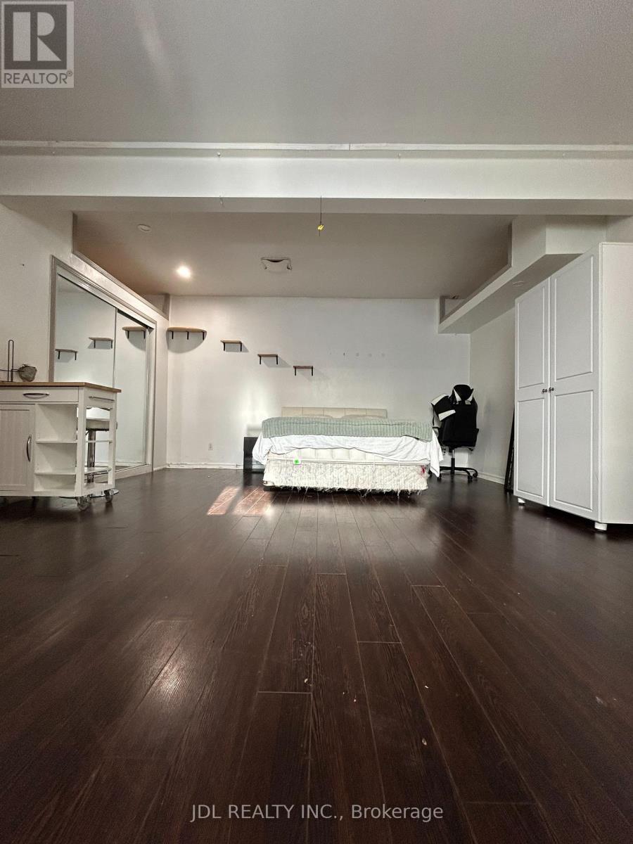 Studio - 128 Denison Ave Avenue, Toronto, Ontario  M5T 2N3 - Photo 4 - C13712800