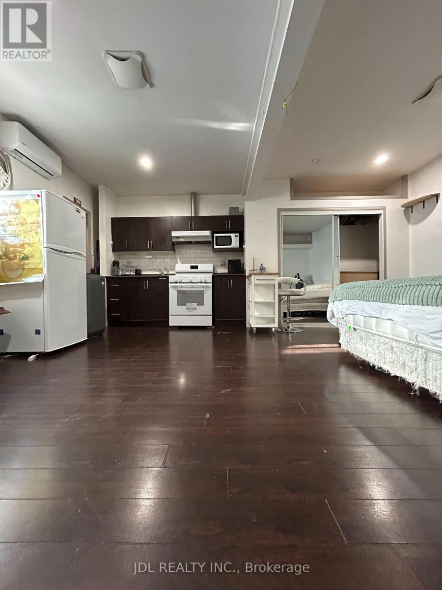 Studio - 128 Denison Ave Avenue, Toronto, Ontario  M5T 2N3 - Photo 5 - C13712800