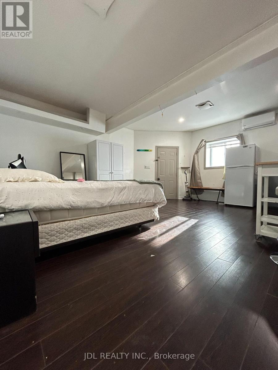 Studio - 128 Denison Ave Avenue, Toronto, Ontario  M5T 2N3 - Photo 6 - C13712800