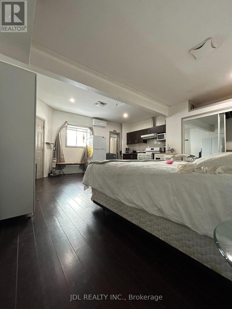 Studio - 128 Denison Ave Avenue, Toronto, Ontario  M5T 2N3 - Photo 7 - C13712800