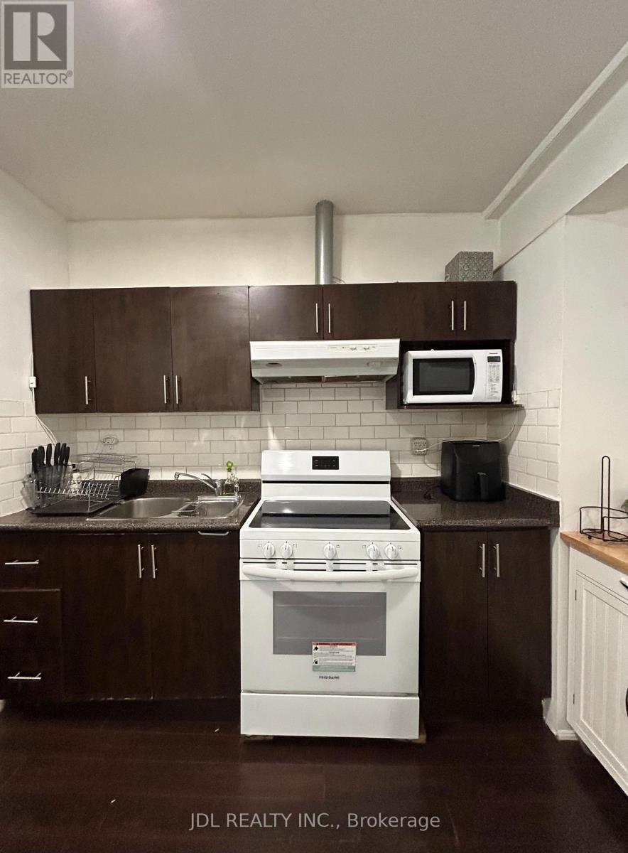 Studio - 128 Denison Ave Avenue, Toronto, Ontario  M5T 2N3 - Photo 8 - C13712800