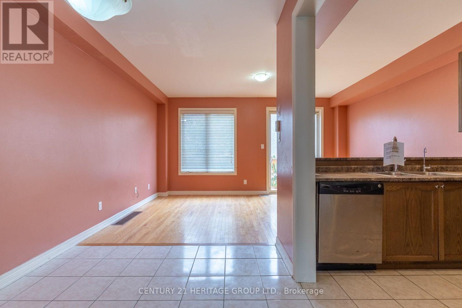 11 Pendulum Circle, Brampton, Ontario  L6R 3N5 - Photo 3 - W13712788