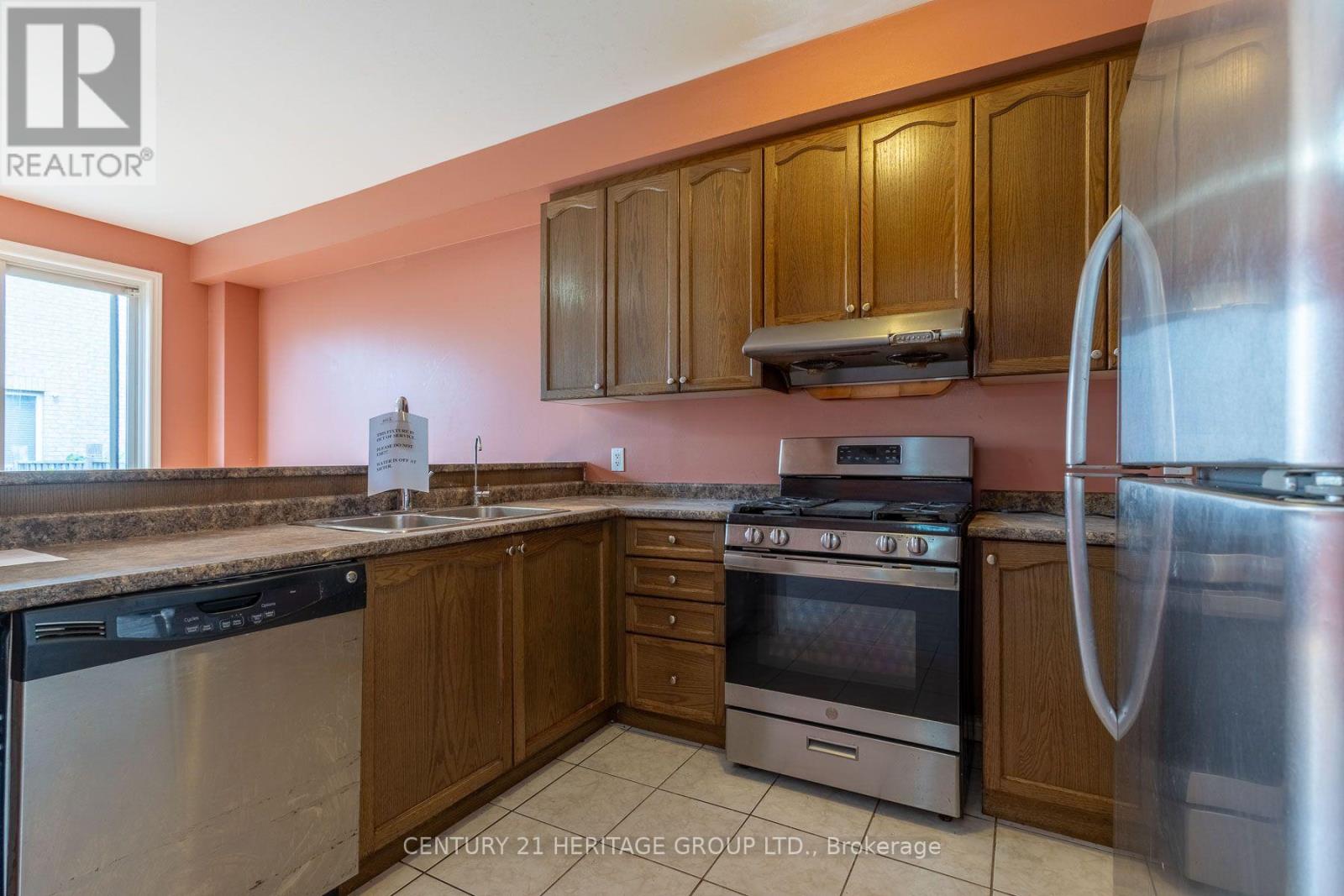 11 Pendulum Circle, Brampton, Ontario  L6R 3N5 - Photo 5 - W13712788
