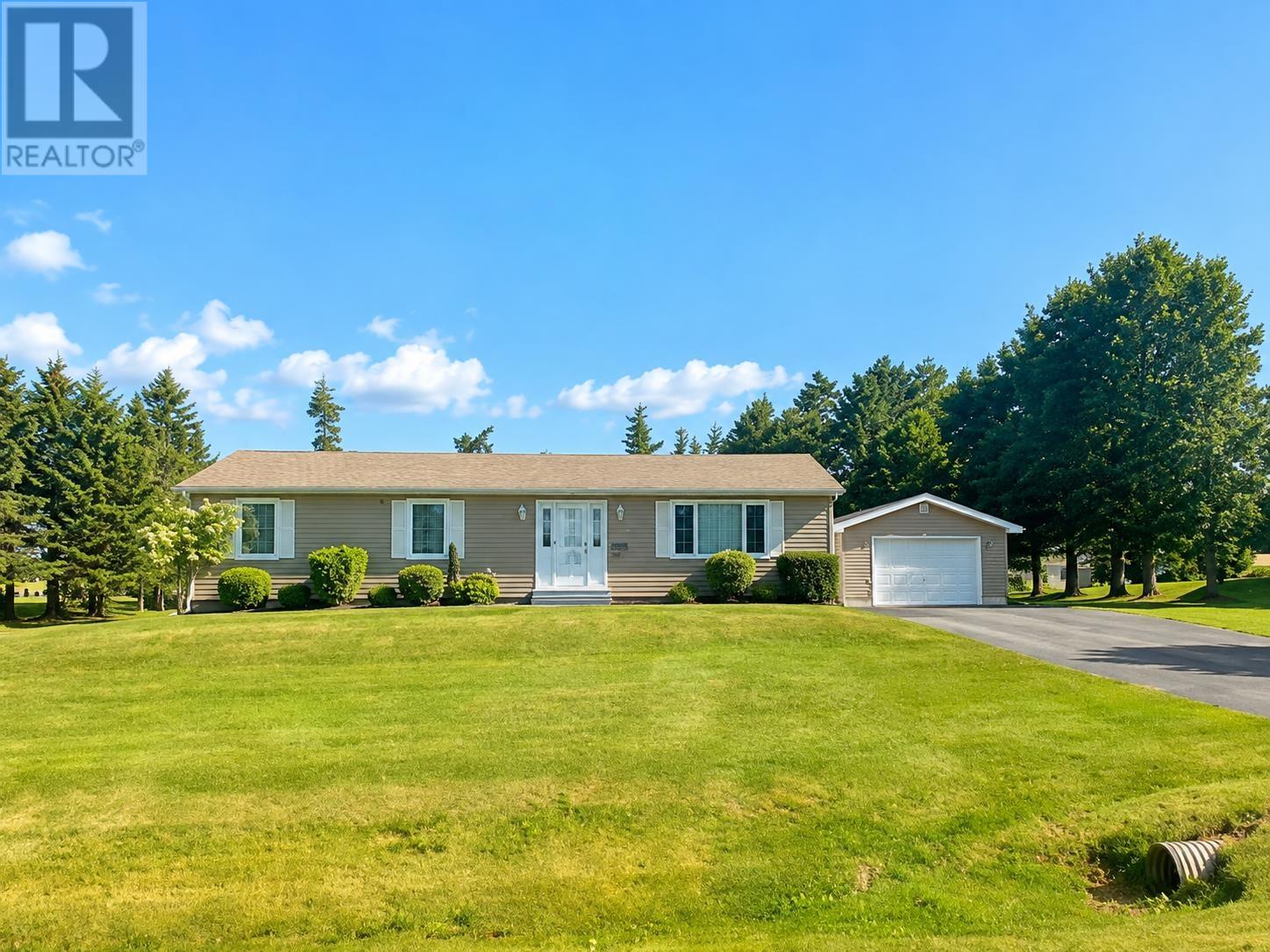 15 Phillips Avenue, Summerside, Prince Edward Island  C1N 4L2 - Photo 1 - 202621523