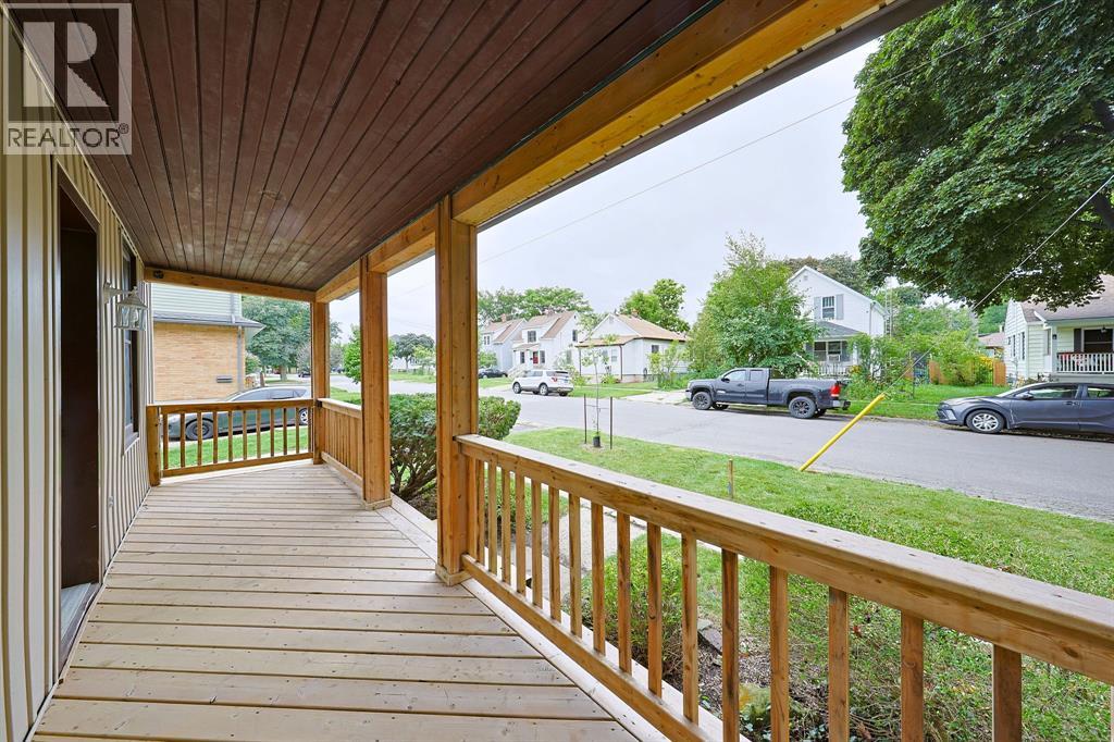 221 Bright Street, Sarnia, Ontario  N7T 4E9 - Photo 4 - 26020459
