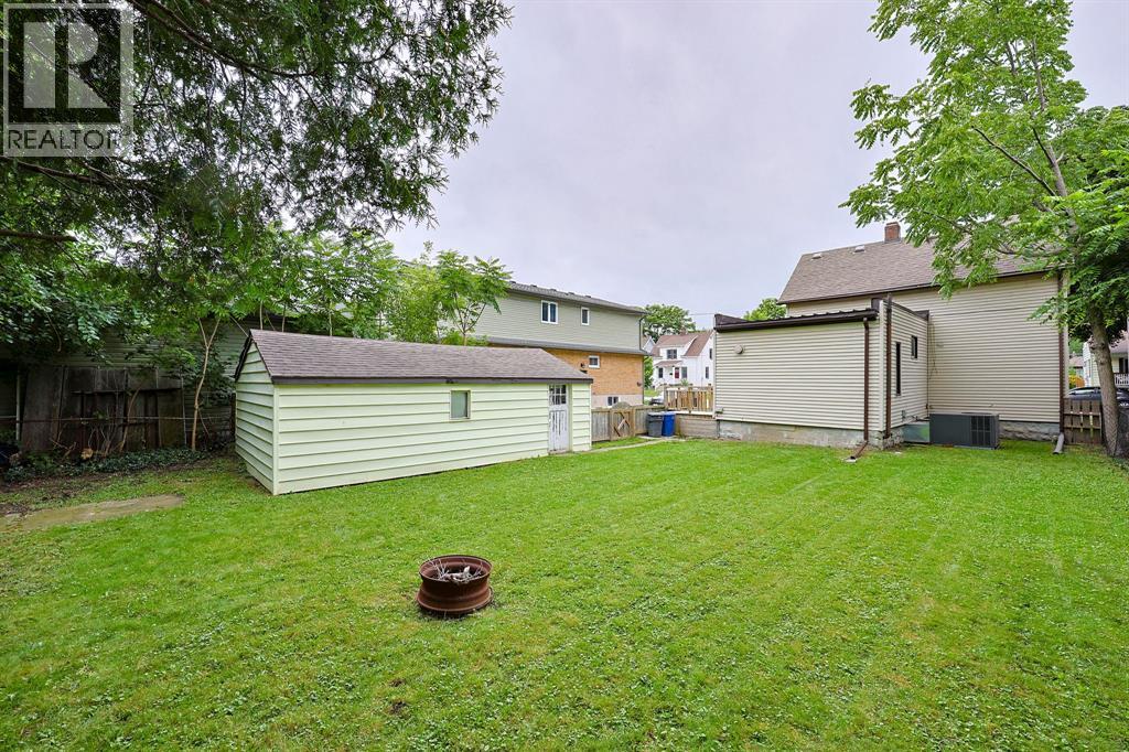 221 Bright Street, Sarnia, Ontario  N7T 4E9 - Photo 5 - 26020459