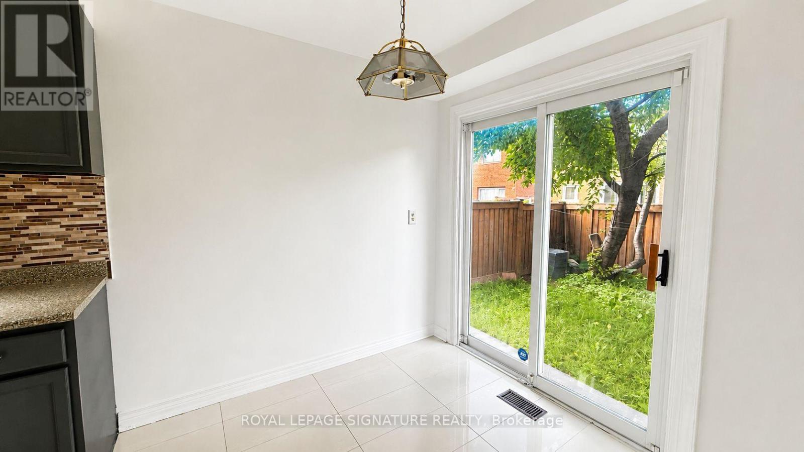 77 Brimstone Crescent, Toronto, Ontario  M1V 3C8 - Photo 7 - E13712884