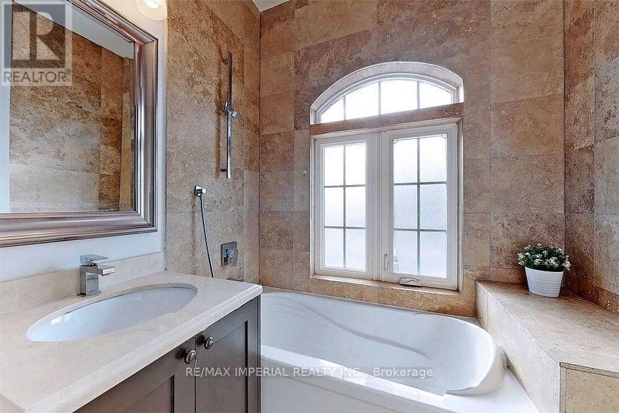 82 Woodward Avenue, Markham, Ontario  L3T 1E7 - Photo 29 - N13712846