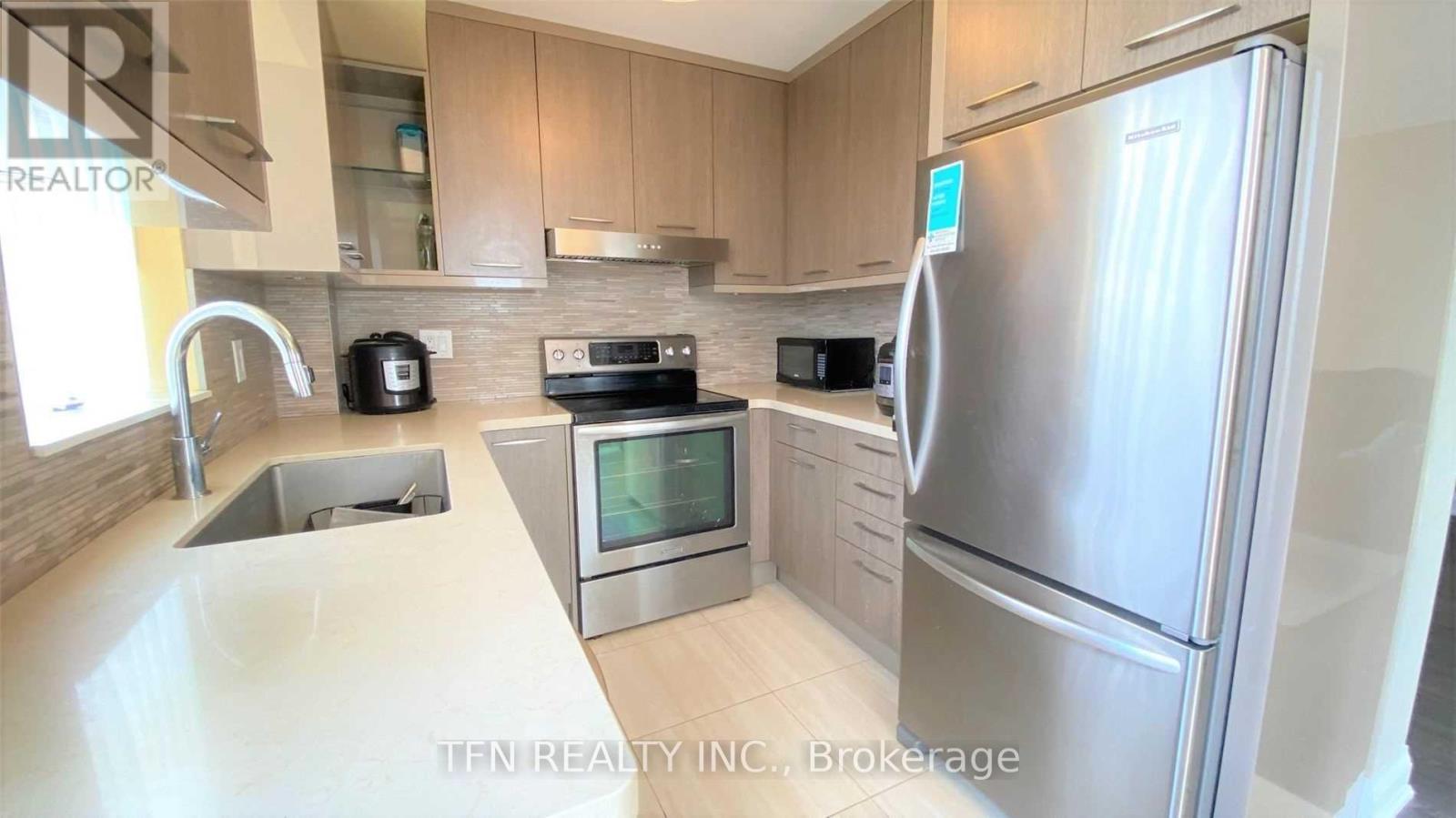 704 - 310 Red Maple Road, Richmond Hill, Ontario  L4C 0T7 - Photo 1 - N13712850