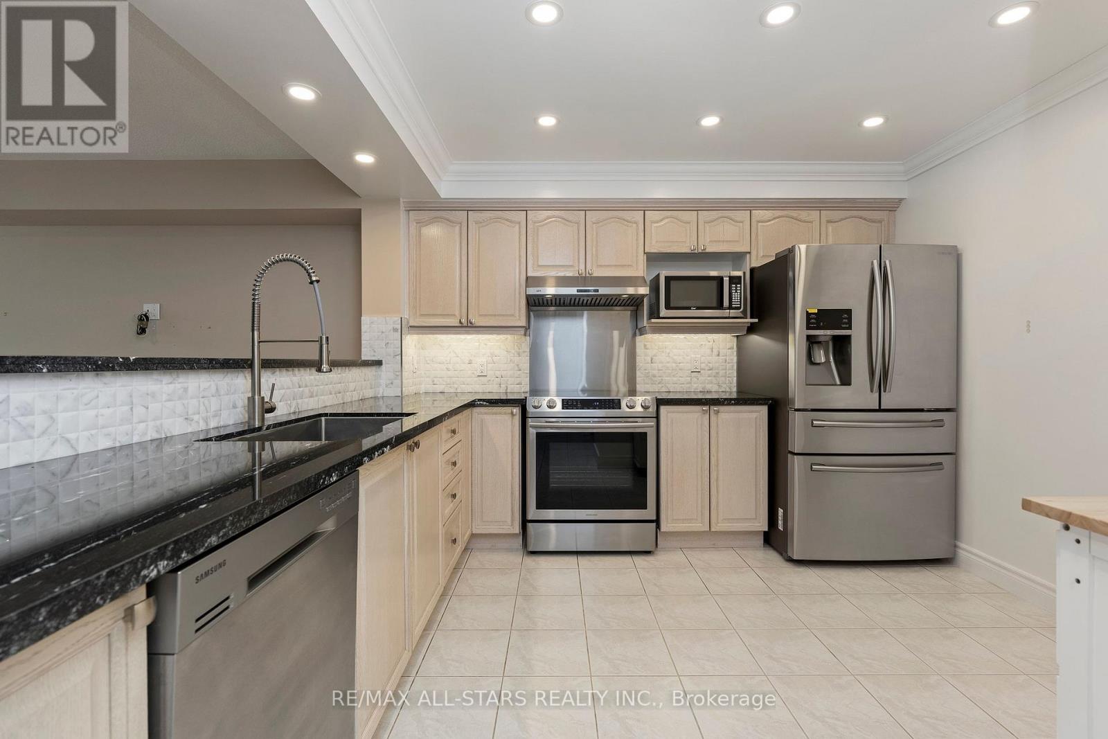211 - 50 The Boardwalk Way, Markham, Ontario L6E 1B6 - Photo 4 - N13712864