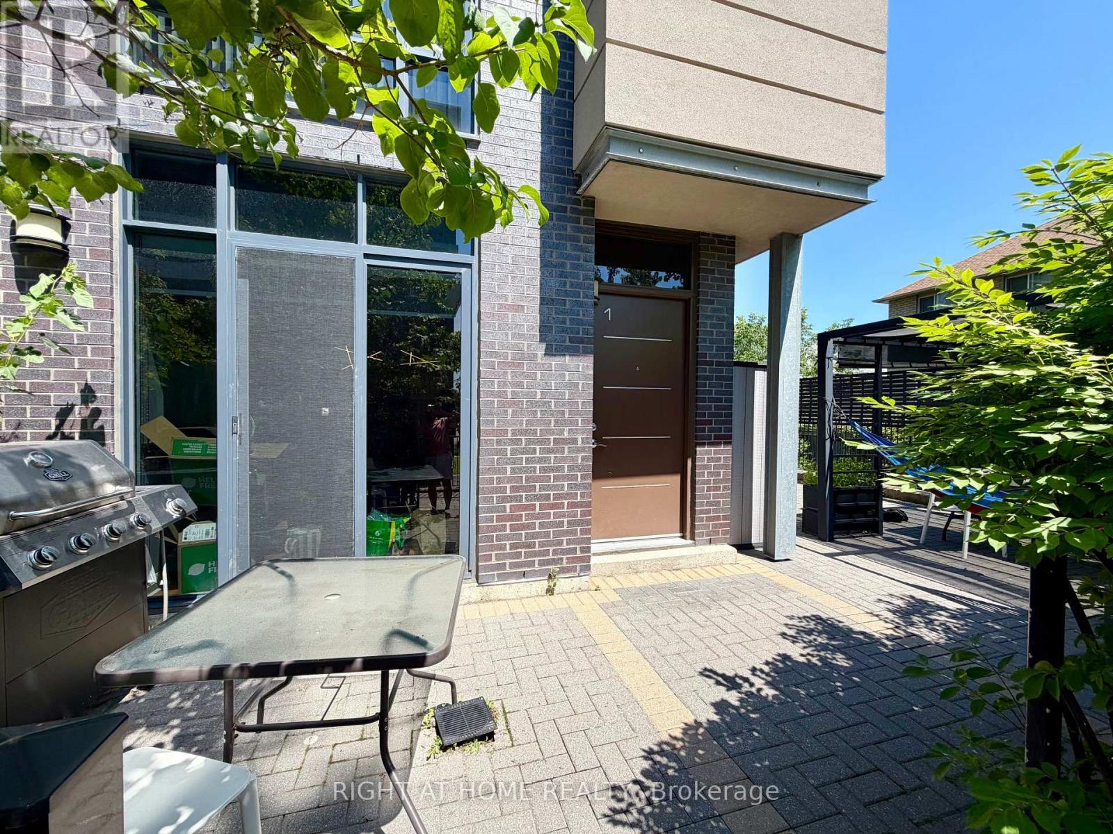 15 - 1 VALHALLA INN ROAD, Toronto, Ontario