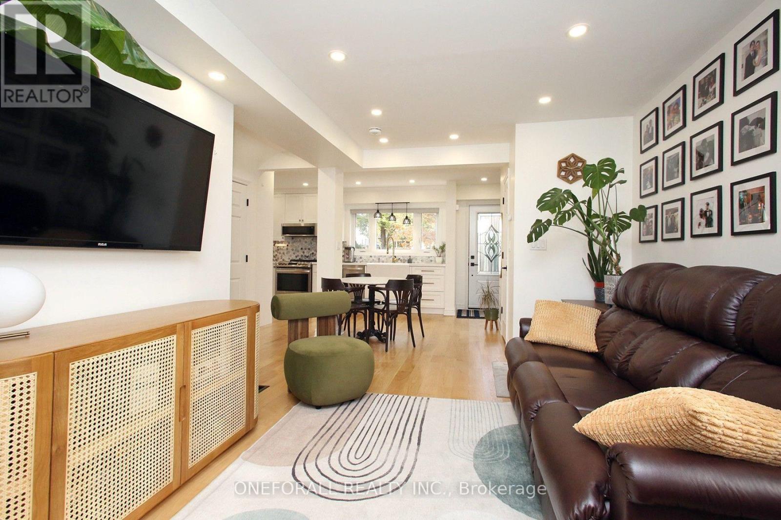 Main Floor & 2nd Floor - 10 Esmond Crescent, Toronto, Ontario  M9W 3P8 - Photo 12 - W13712878