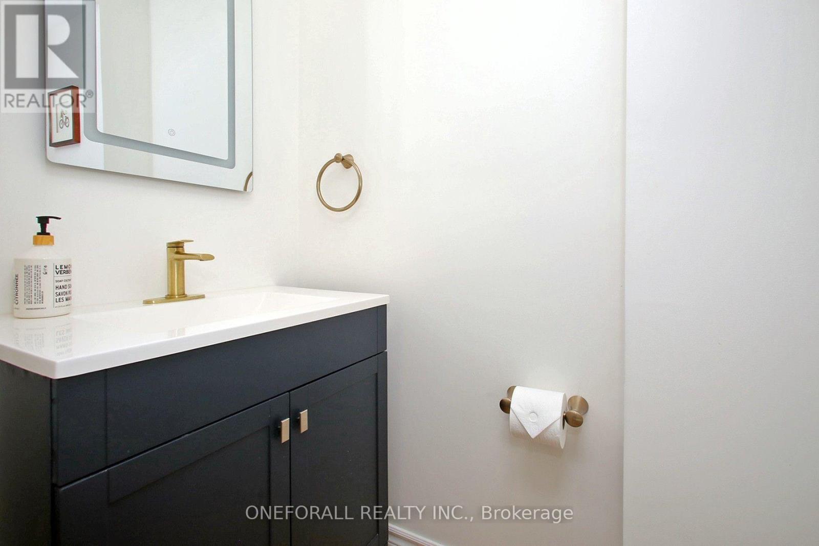Main Floor & 2nd Floor - 10 Esmond Crescent, Toronto, Ontario  M9W 3P8 - Photo 14 - W13712878
