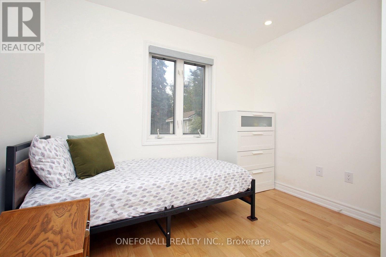 Main Floor & 2nd Floor - 10 Esmond Crescent, Toronto, Ontario  M9W 3P8 - Photo 15 - W13712878