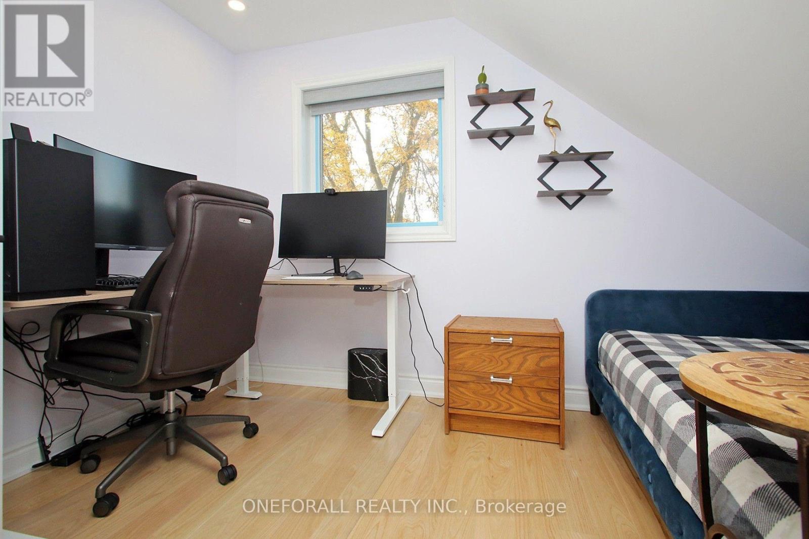 Main Floor & 2nd Floor - 10 Esmond Crescent, Toronto, Ontario  M9W 3P8 - Photo 16 - W13712878