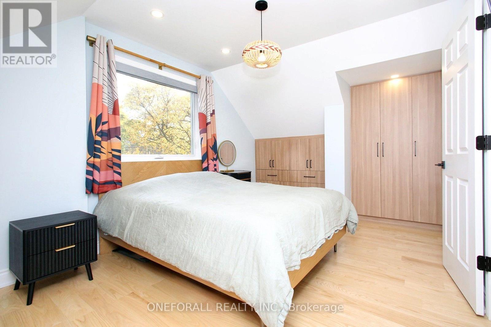 Main Floor & 2nd Floor - 10 Esmond Crescent, Toronto, Ontario  M9W 3P8 - Photo 18 - W13712878