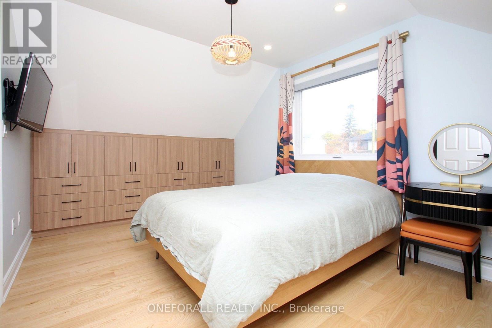 Main Floor & 2nd Floor - 10 Esmond Crescent, Toronto, Ontario  M9W 3P8 - Photo 19 - W13712878