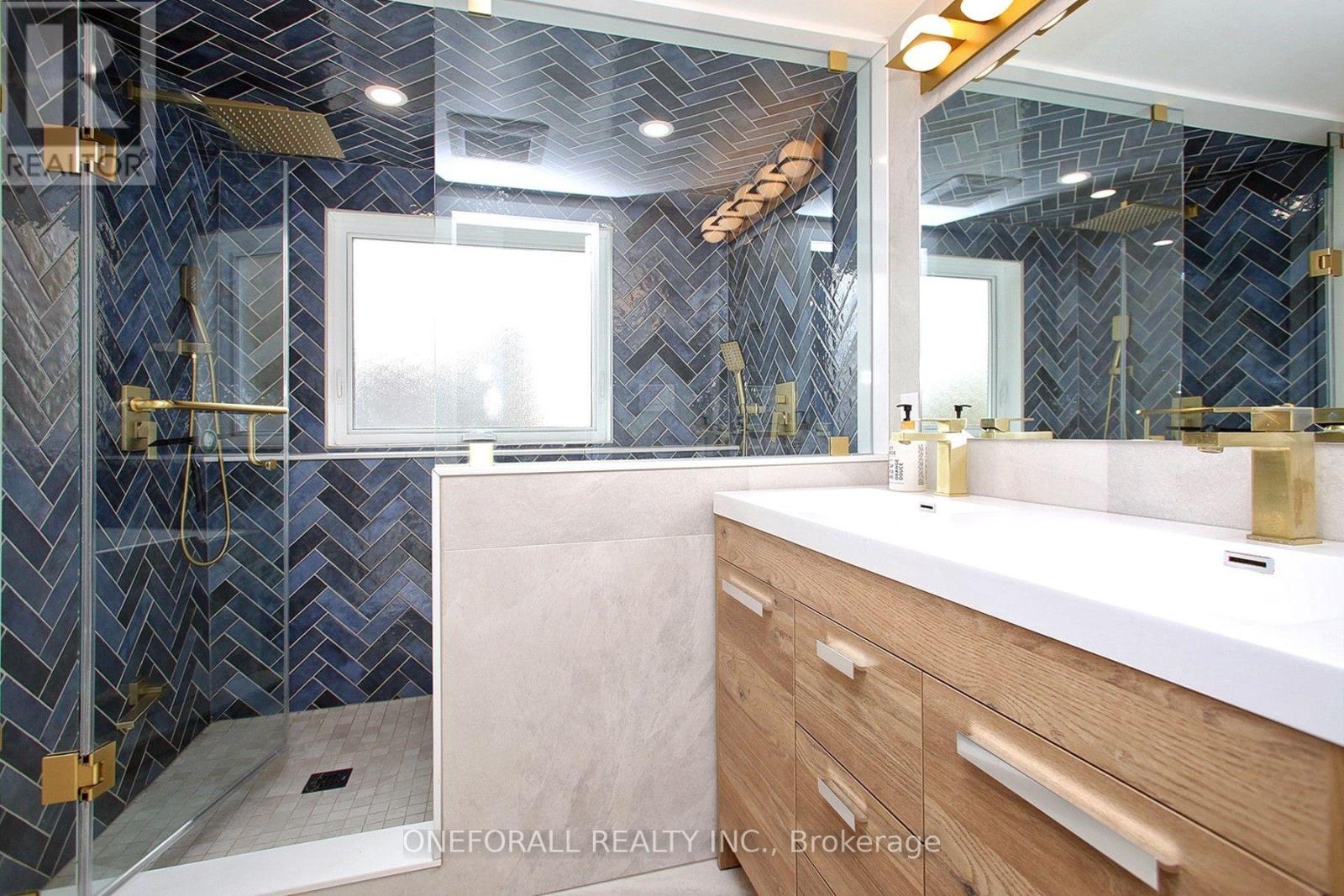 Main Floor & 2nd Floor - 10 Esmond Crescent, Toronto, Ontario  M9W 3P8 - Photo 21 - W13712878