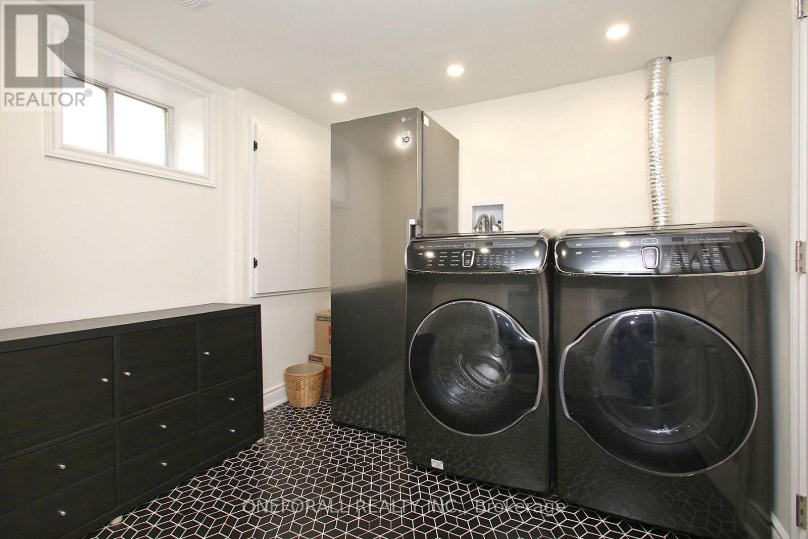 Main Floor & 2nd Floor - 10 Esmond Crescent, Toronto, Ontario  M9W 3P8 - Photo 23 - W13712878