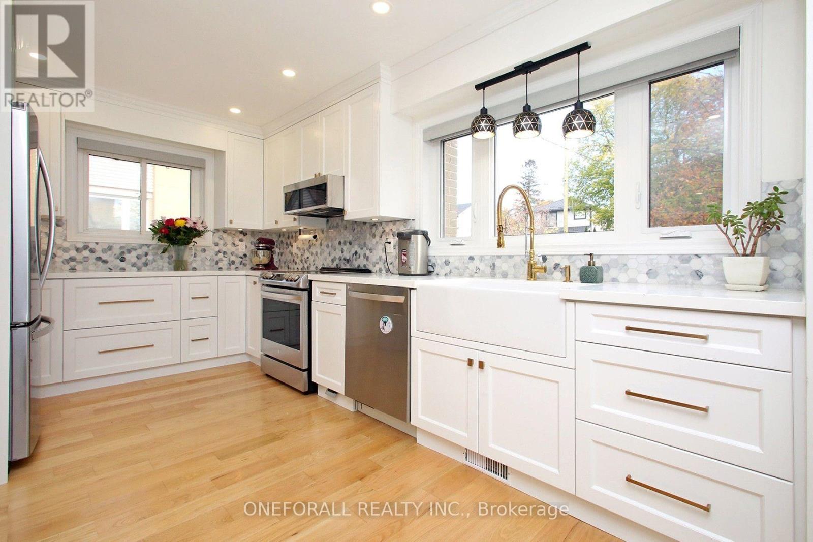 Main Floor & 2nd Floor - 10 Esmond Crescent, Toronto, Ontario  M9W 3P8 - Photo 7 - W13712878