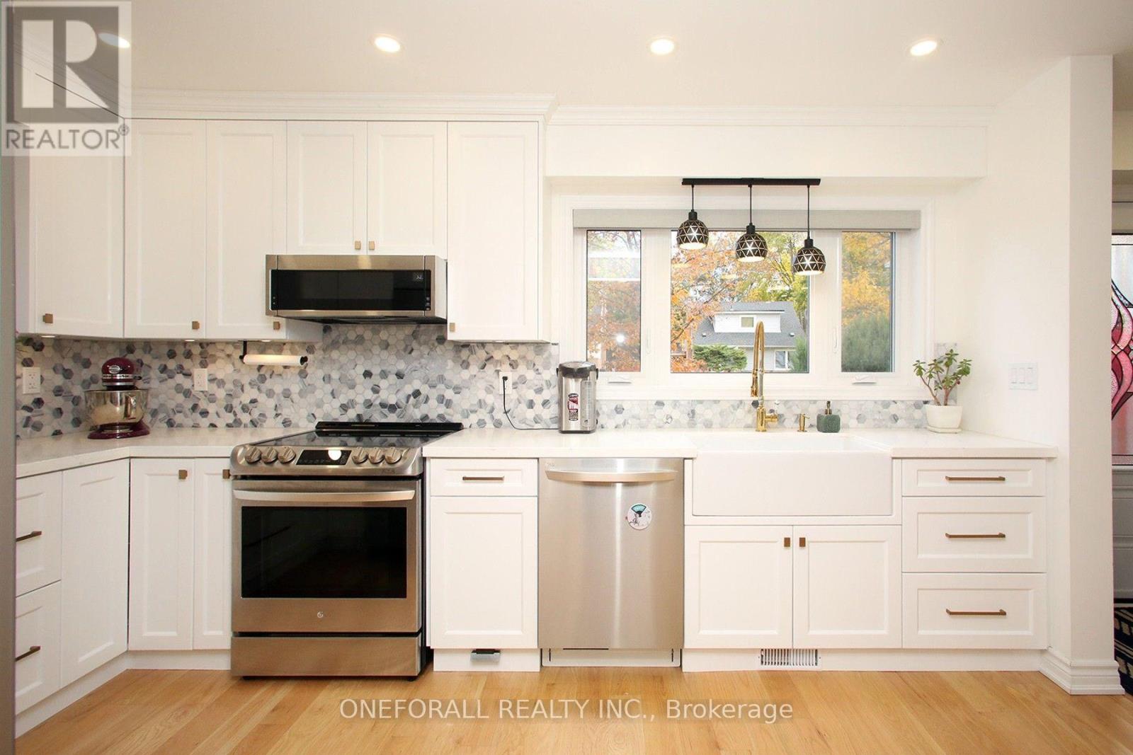 Main Floor & 2nd Floor - 10 Esmond Crescent, Toronto, Ontario  M9W 3P8 - Photo 8 - W13712878