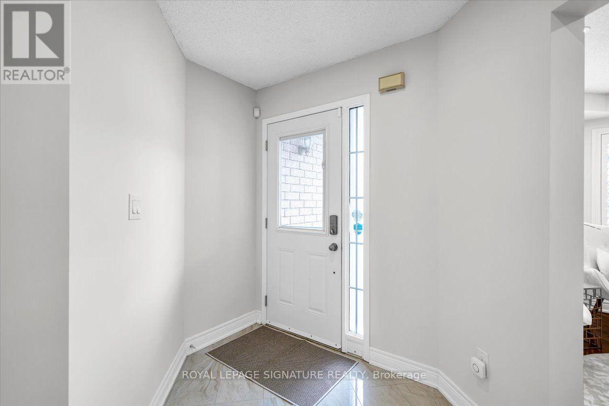 3 Griffen Place, Whitby, Ontario  L1R 2N5 - Photo 4 - E13711064