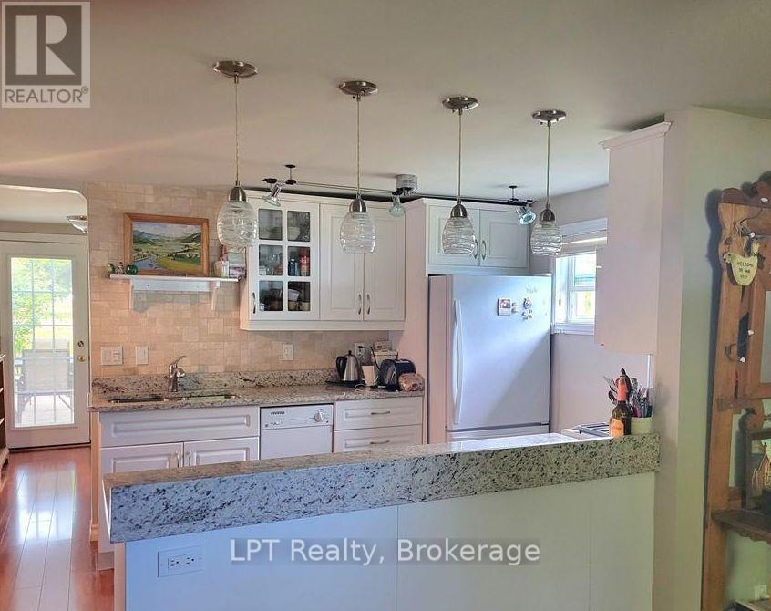 17 Bay Avenue, Prince Edward County, Ontario  K0K 1T0 - Photo 2 - X13712938