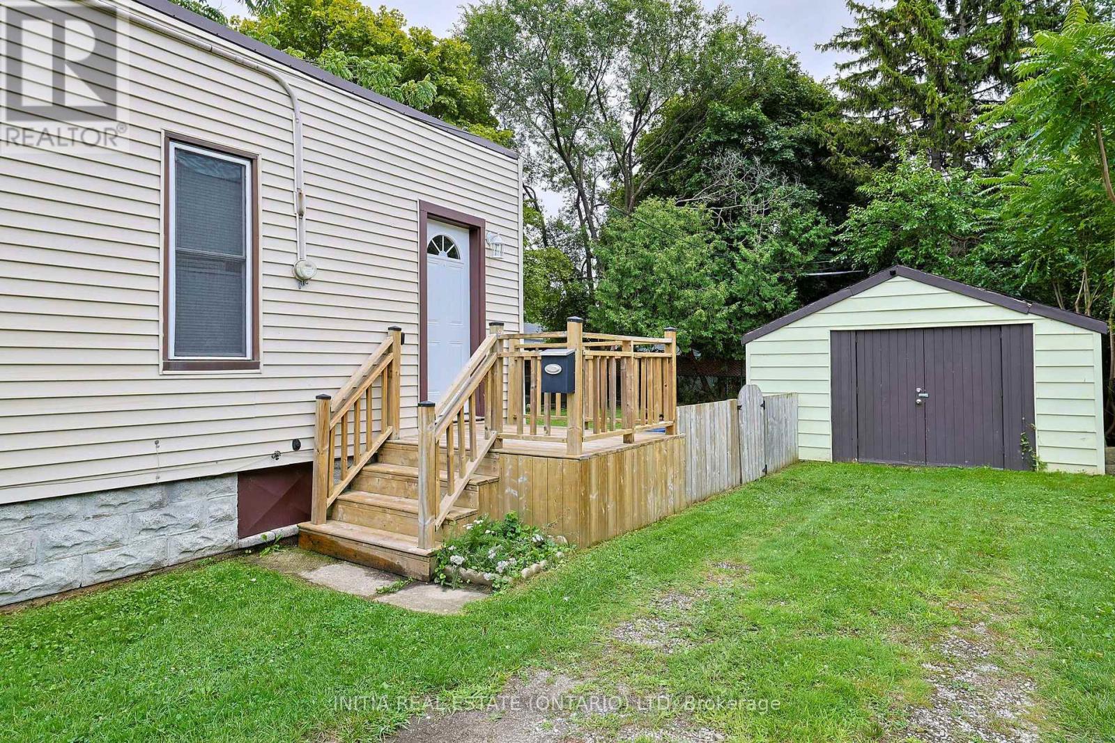 221 Bright Street, Sarnia, Ontario  N7T 4E9 - Photo 4 - X13712964