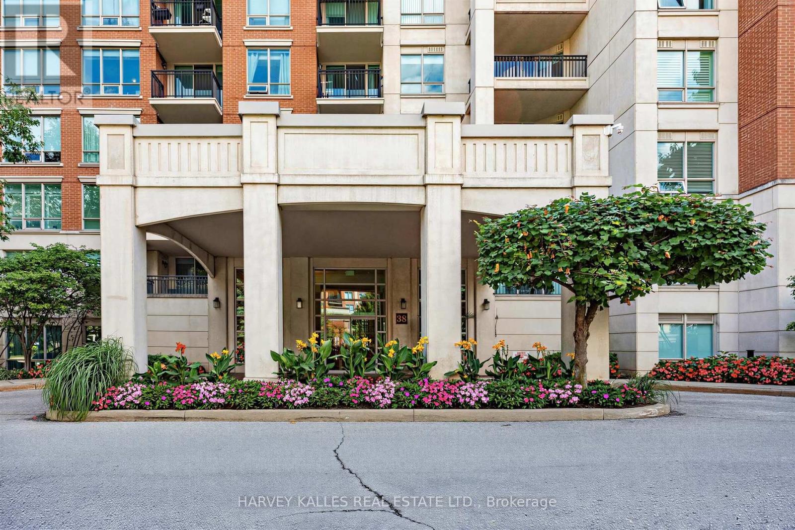 38 WILLIAM CARSON CRESCENT, Toronto, Ontario