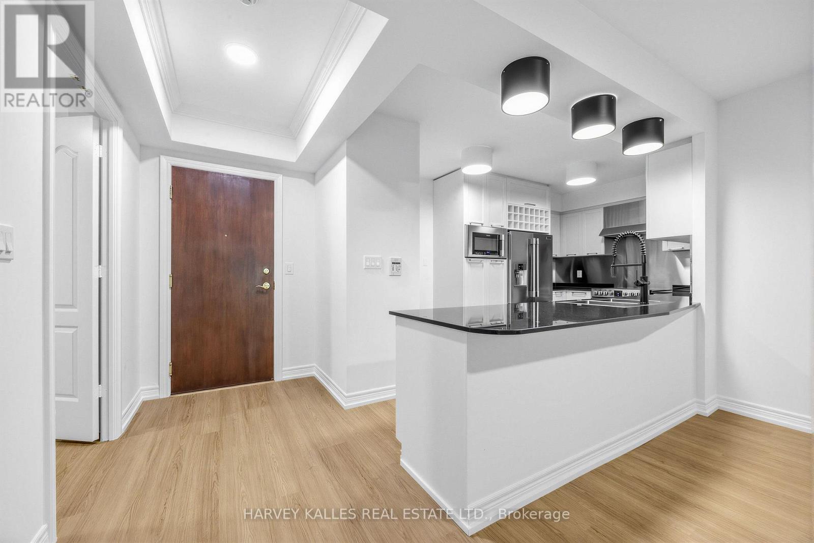 38 William Carson Crescent, Toronto, Ontario  M2P 2H2 - Photo 2 - C13712970