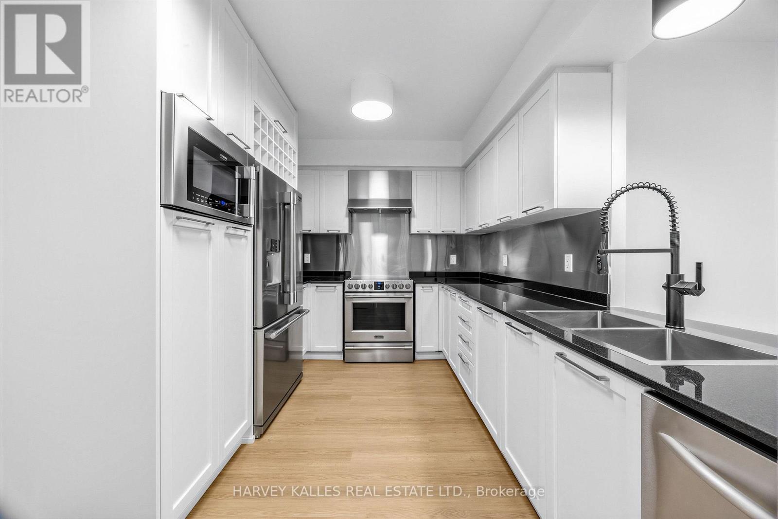 38 William Carson Crescent, Toronto, Ontario  M2P 2H2 - Photo 5 - C13712970