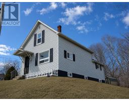 <div class="price">$179,900</div> 6 Chestnut Street<br>Trenton, Nova Scotia<br><div class='bed_bath'>2 Bed | 1 Bath</div>