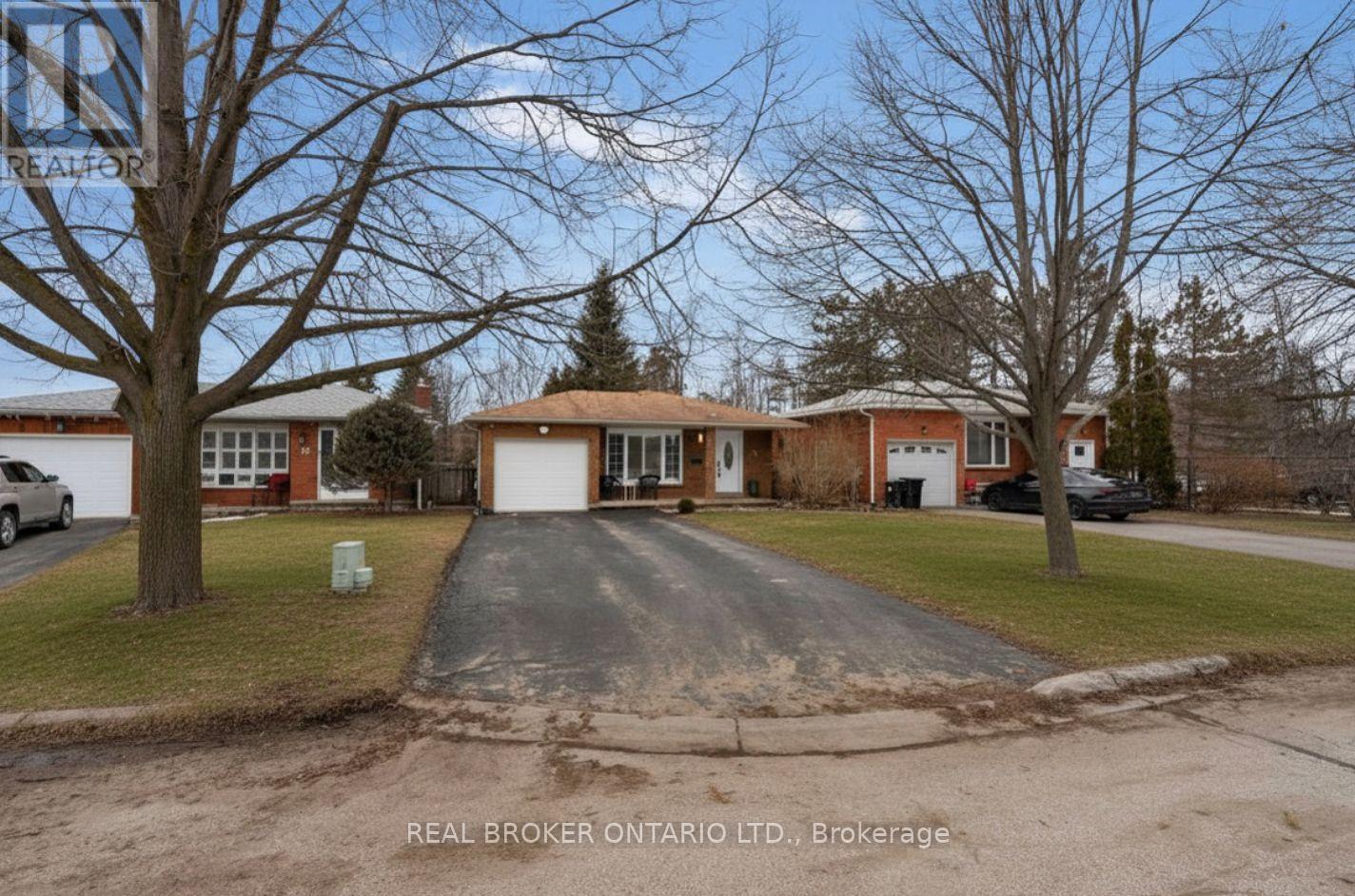 15 Buchanan Street, Barrie (Grove East), Ontario  L4M 6B7 - Photo 1 - S13712956