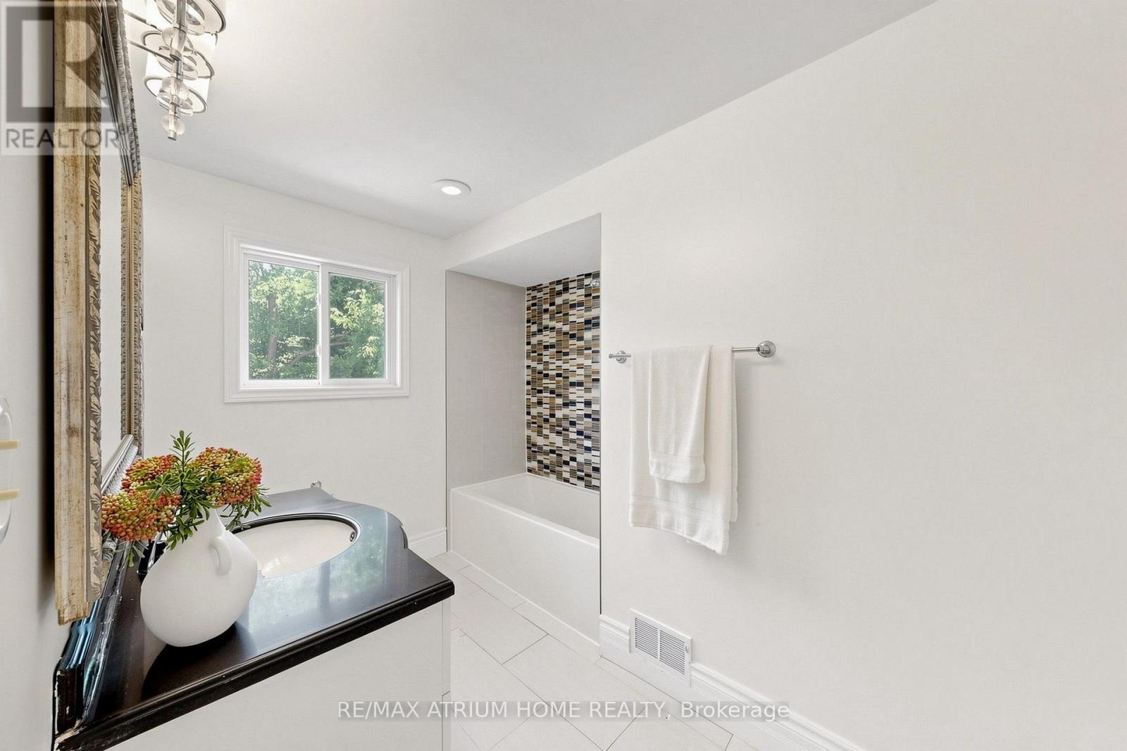 61 Hobart Drive, Toronto, Ontario  M2J 3J8 - Photo 29 - C13709052