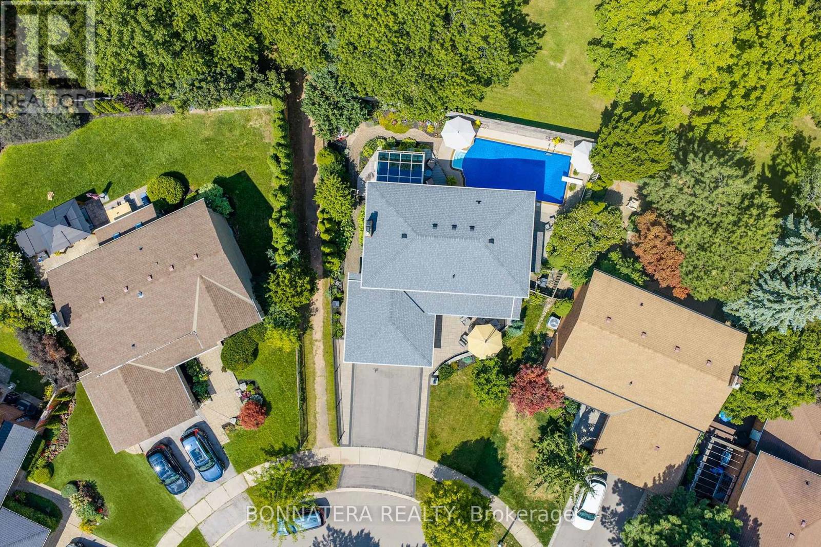 1409 Holly Court, Oakville, Ontario  L6H 3H4 - Photo 2 - W13712936