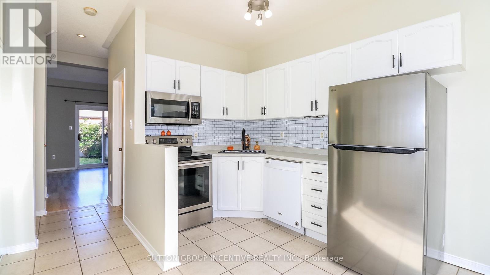 15 Bruce Crescent, Barrie, Ontario  L4N 8T8 - Photo 6 - S13701188