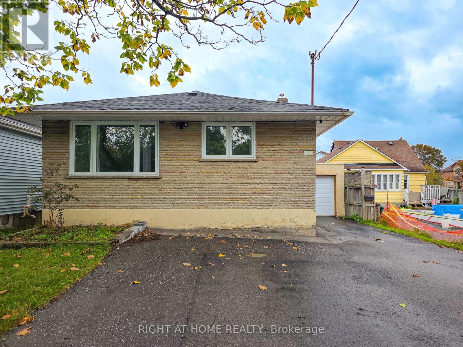 MAIN - 708 CARNEGIE AVENUE, Oshawa, Ontario