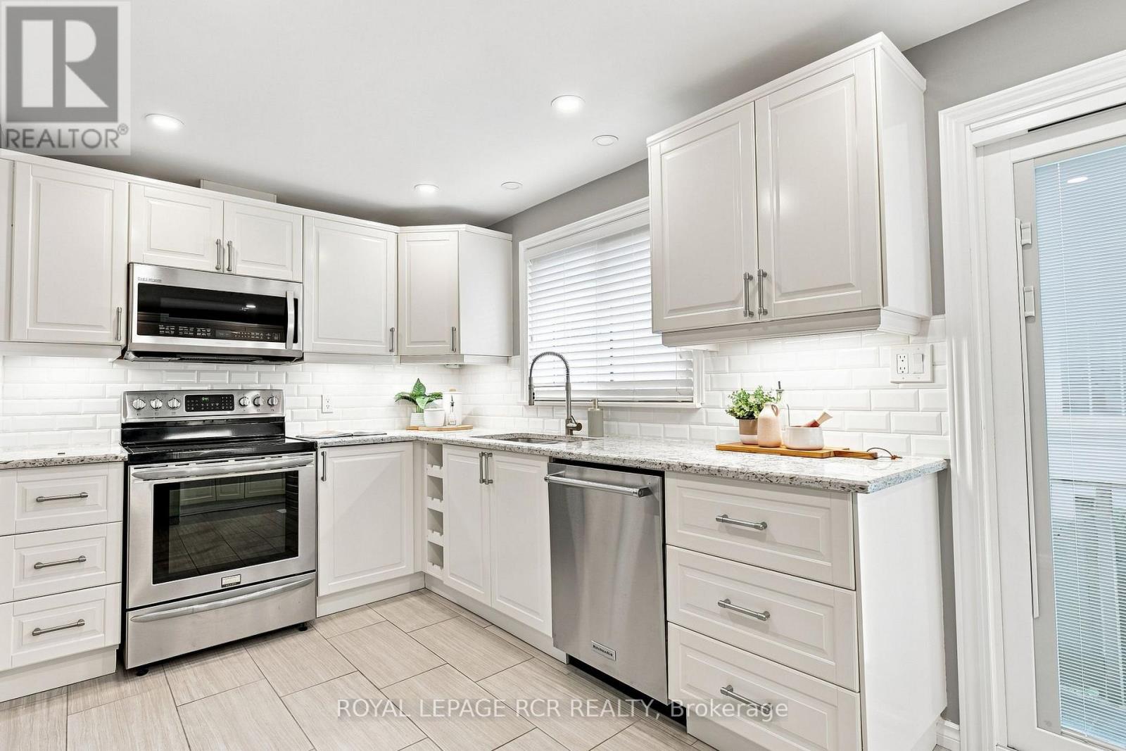 101 Hill Drive, Aurora, Ontario  L4G 3A9 - Photo 18 - N13713006