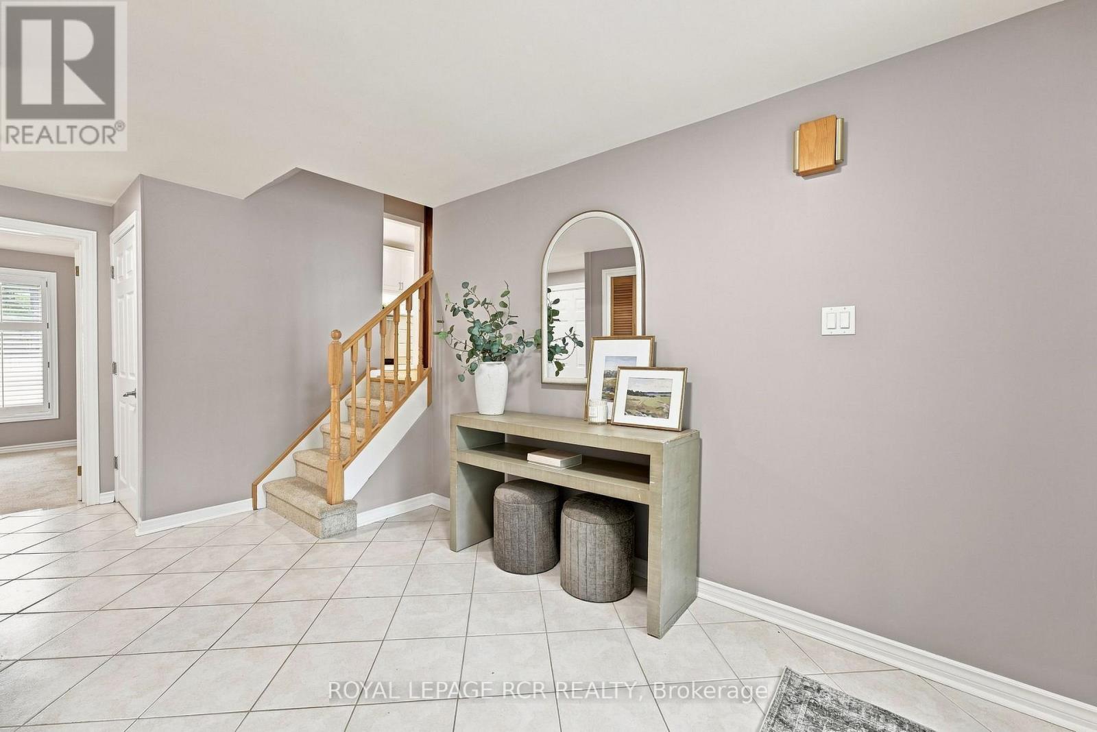 101 Hill Drive, Aurora, Ontario  L4G 3A9 - Photo 4 - N13713006