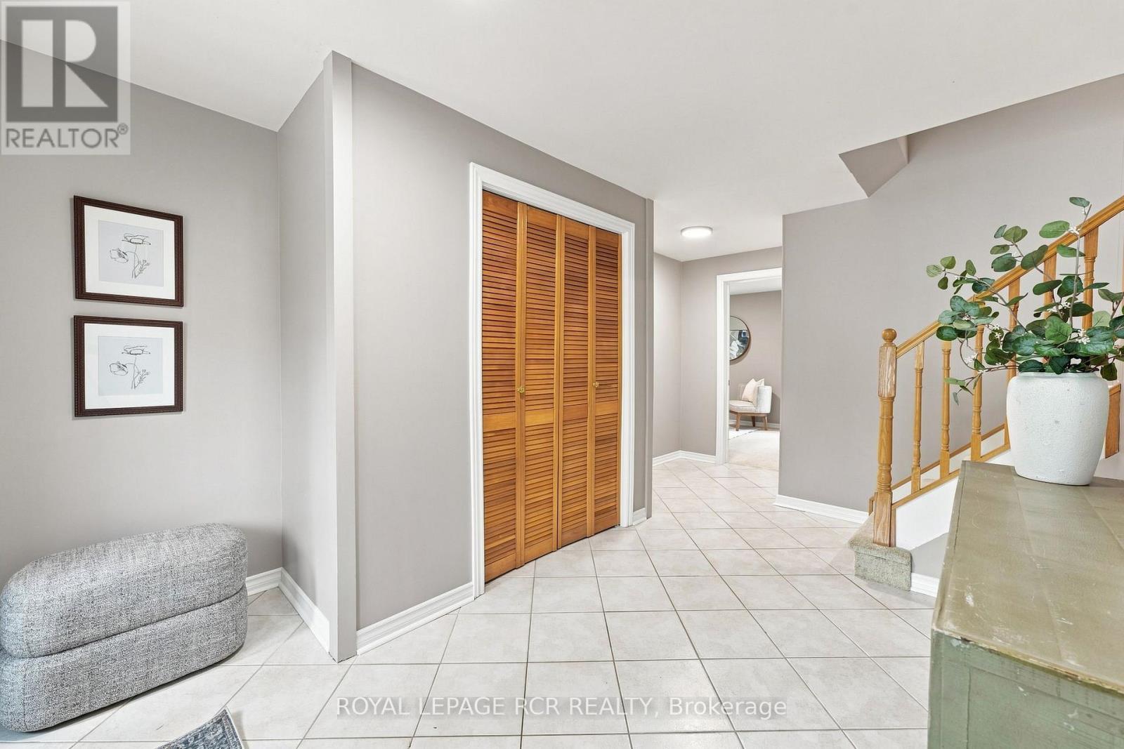 101 Hill Drive, Aurora, Ontario  L4G 3A9 - Photo 5 - N13713006