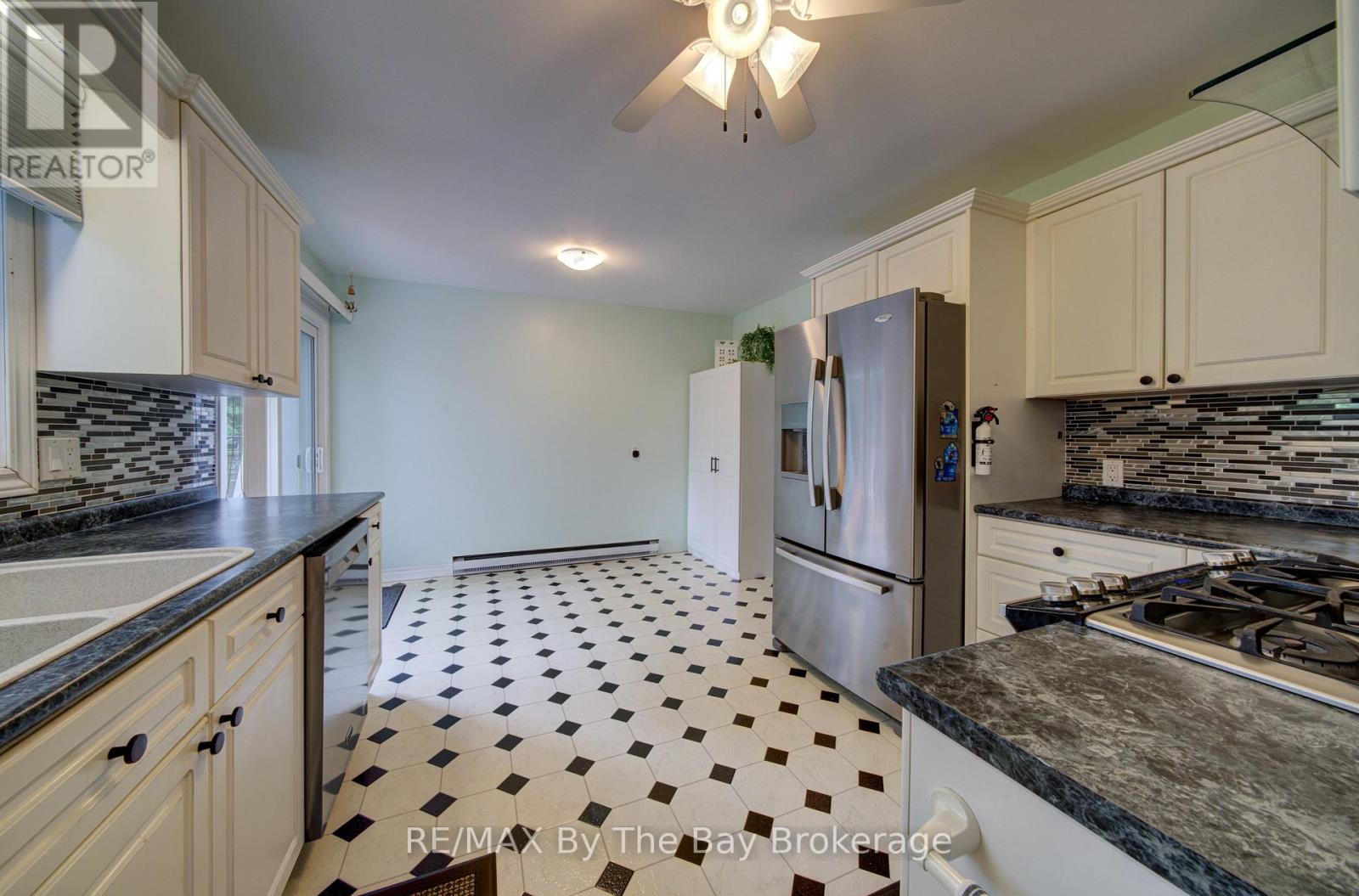 93 Frederick Drive, Wasaga Beach, Ontario  L9Z 1P1 - Photo 16 - S13713118