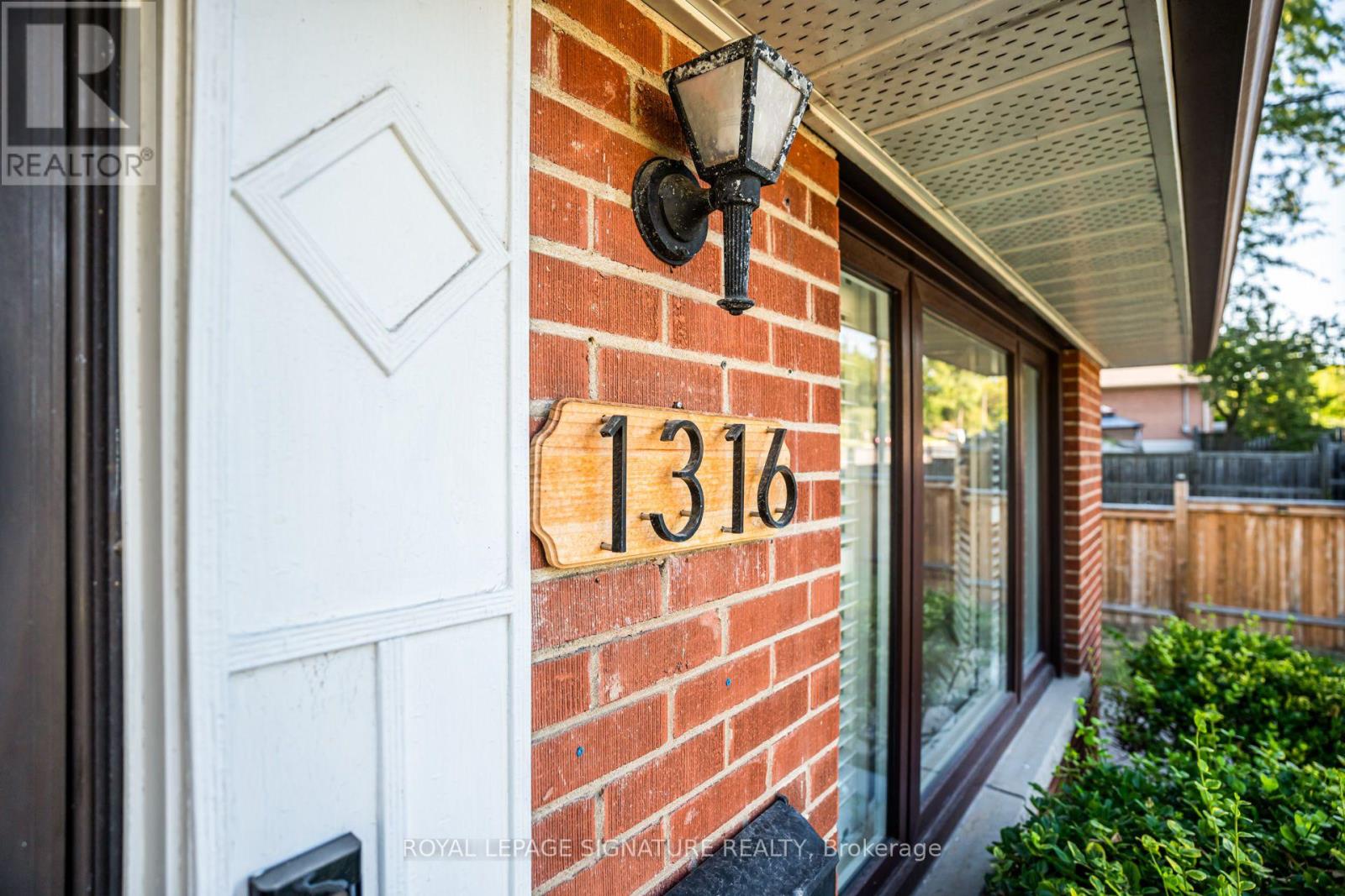 1316 Kipling Avenue, Toronto, Ontario  M9B 3N8 - Photo 2 - W13712998