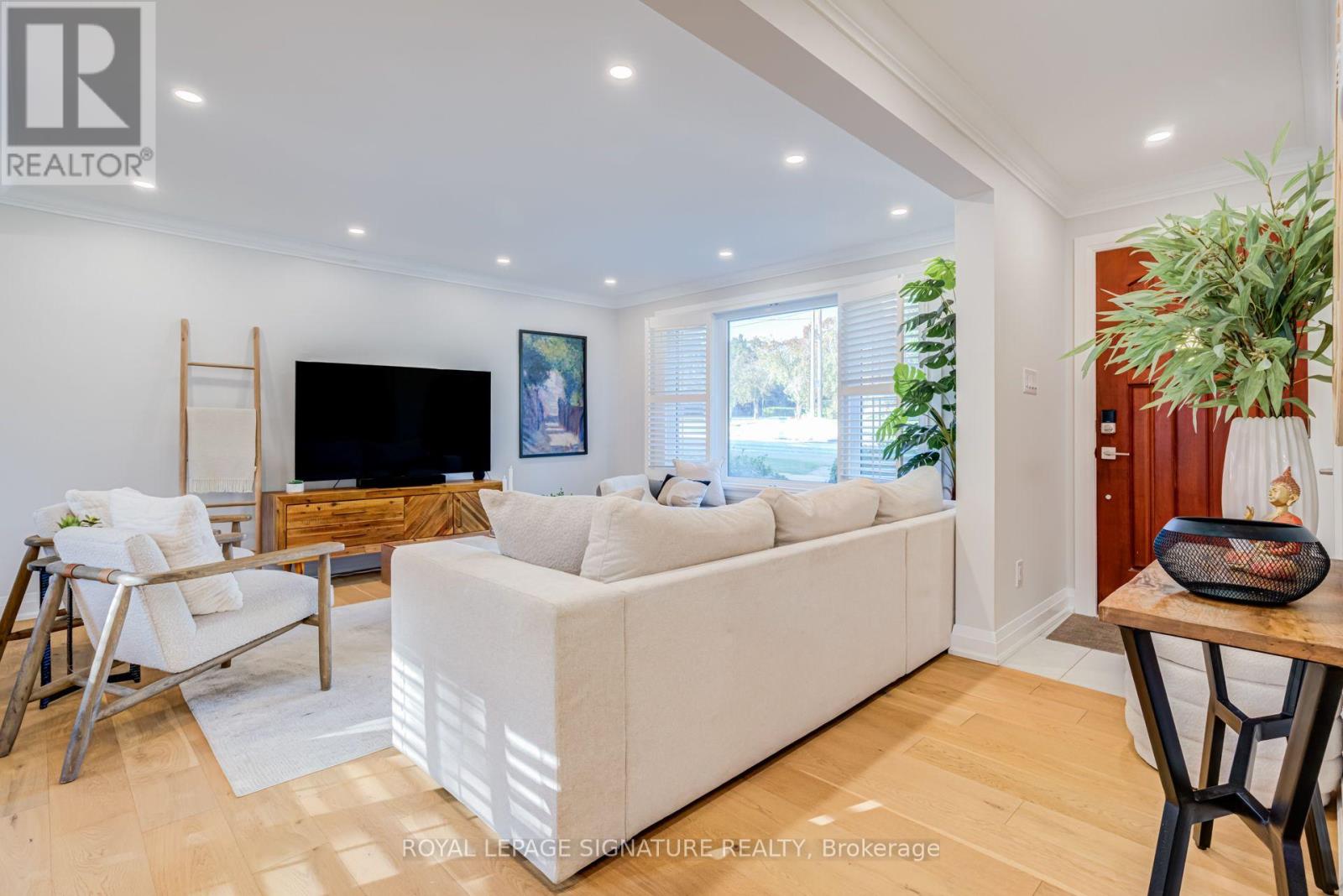 1316 Kipling Avenue, Toronto, Ontario  M9B 3N8 - Photo 4 - W13712998